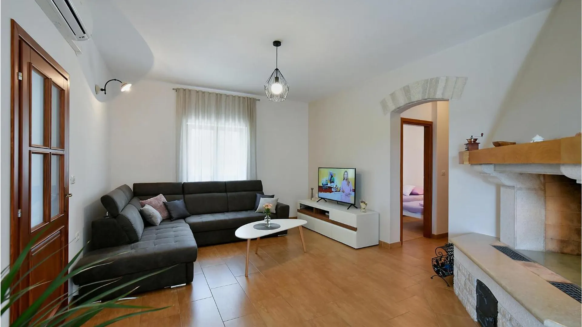 Awesome Home In Galizana Croatia