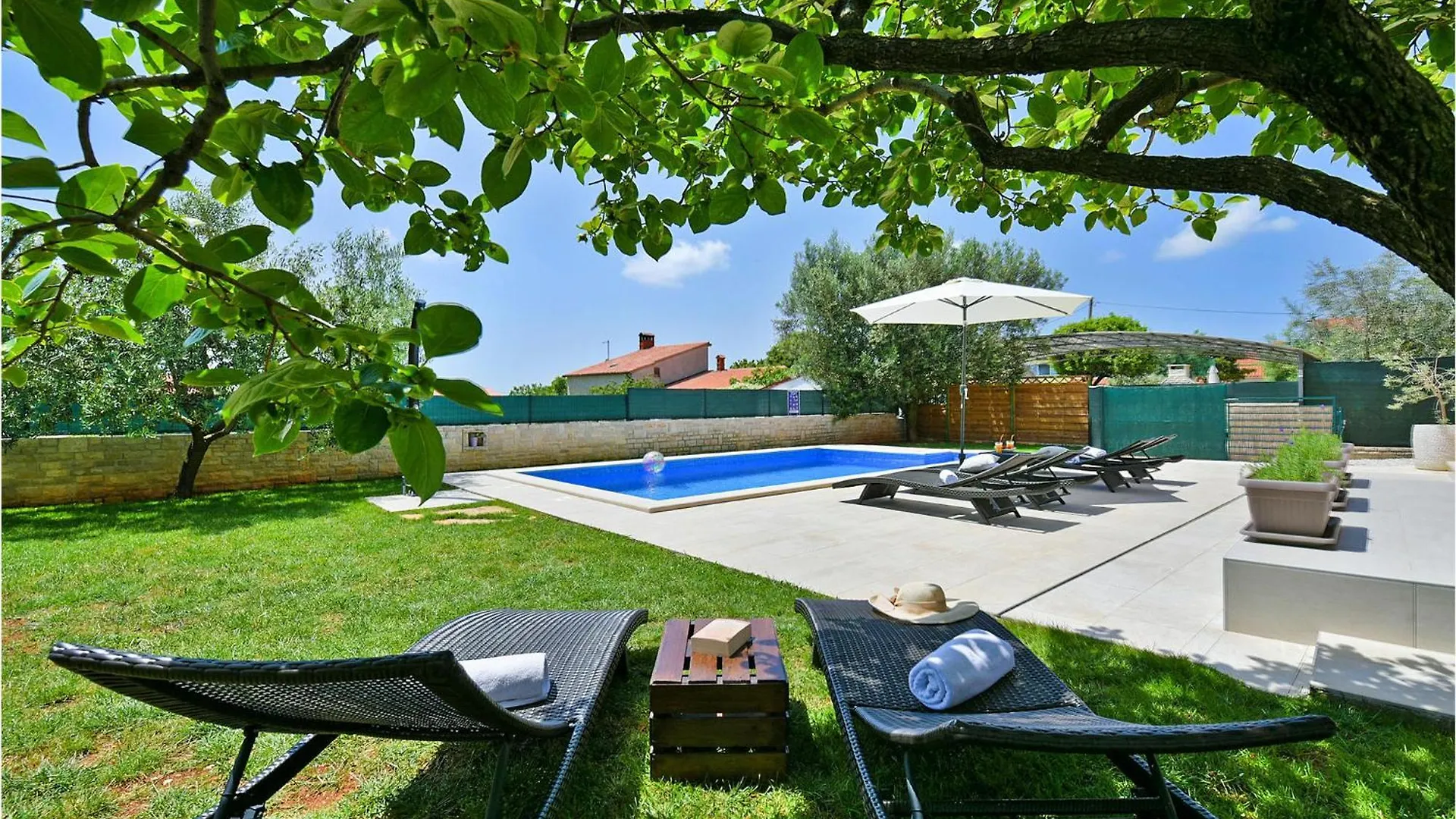 Holiday home Awesome Home In Galizana